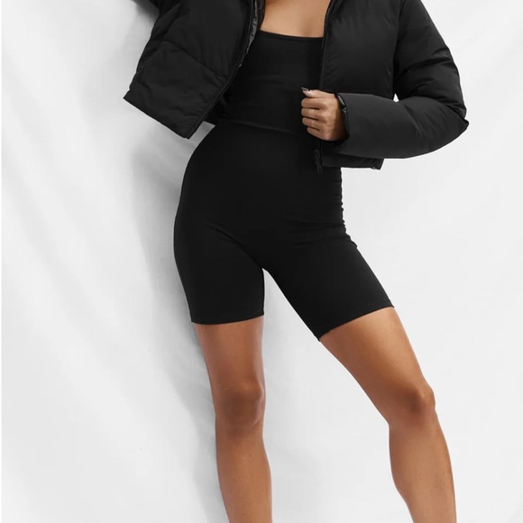All Things Golden THE VEGAN PUFF™ REVERSIBLE CROP JACKET - PATENT/BLACK - Picture 6 of 13